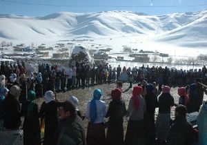 Buz üstünde düğün coşkusu